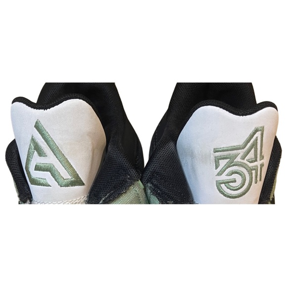 Nike Giannis Immortality 2 Youth Basketball Shoes – Size 2 Little Boys - Picture 8 of 11